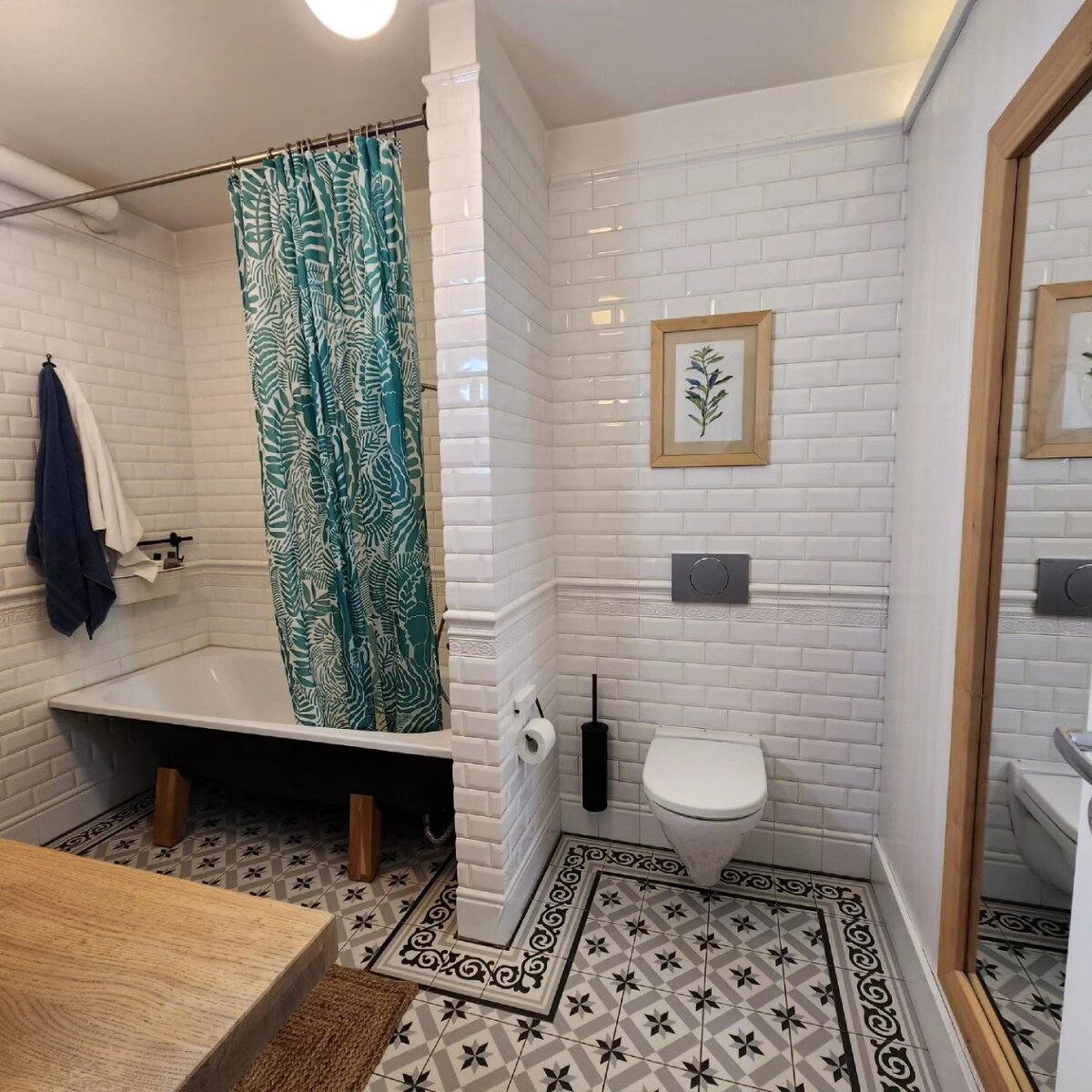 Площадь ванной комнаты — 6 квадратов. Невиданная роскошь для тех, кто живет в домах советской эпохи и привык к более скромным планировкам 